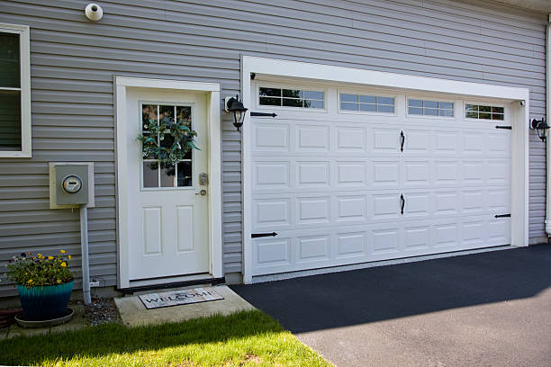 24/7 Emergency Garage Door Panel Replacement experts in Gillett, WI
